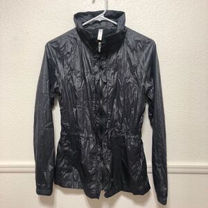 Gap nylon ruffled windbreaker 